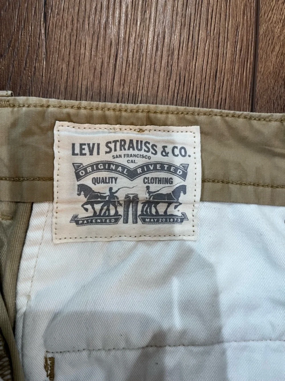 Levi Strauss Men’s Tan Cargo Shorts Utility Baggy Casual Outdoor Size 38
